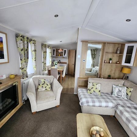 Dees Hot Tub Breaks At Tattershall Lakes Jet Ski 4 Экстерьер фото