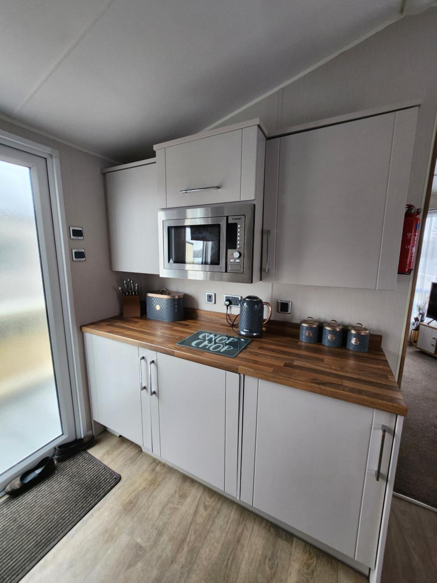 Dees Hot Tub Breaks At Tattershall Lakes Jet Ski 4 Экстерьер фото
