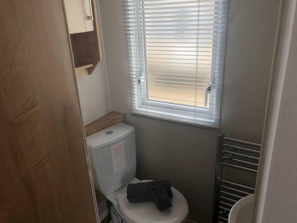 Dees Hot Tub Breaks At Tattershall Lakes Jet Ski 4 Экстерьер фото