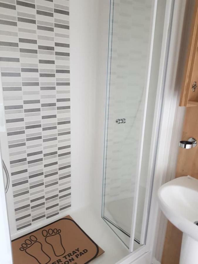 Dees Hot Tub Breaks At Tattershall Lakes Jet Ski 4 Экстерьер фото