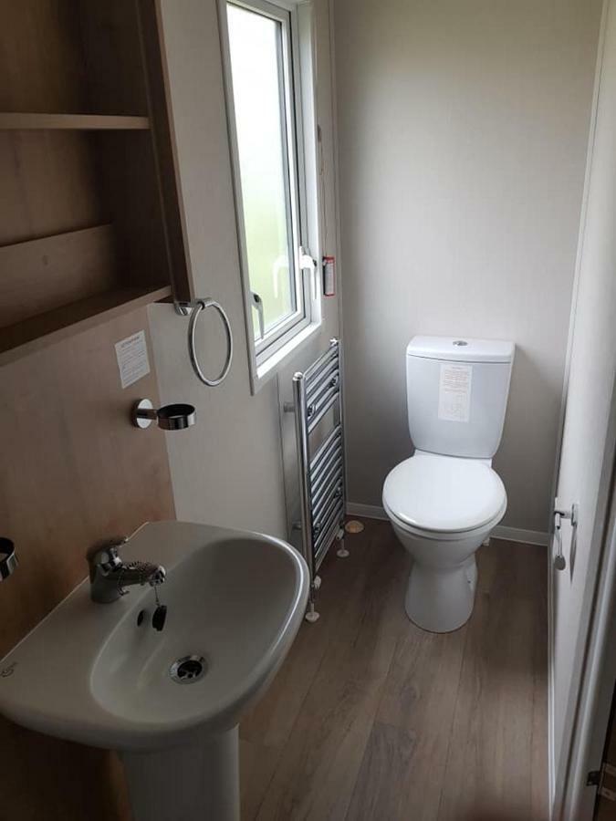 Dees Hot Tub Breaks At Tattershall Lakes Jet Ski 4 Экстерьер фото
